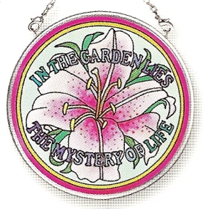Amia 6783 In The Garden Small Circle Suncatcher Glass $14.99