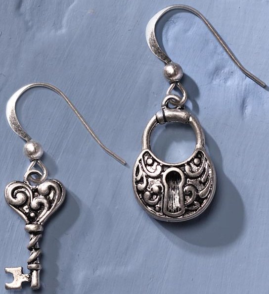 Jim Shore Fashion 4034940 JS Earrings Lock and Key $0.00